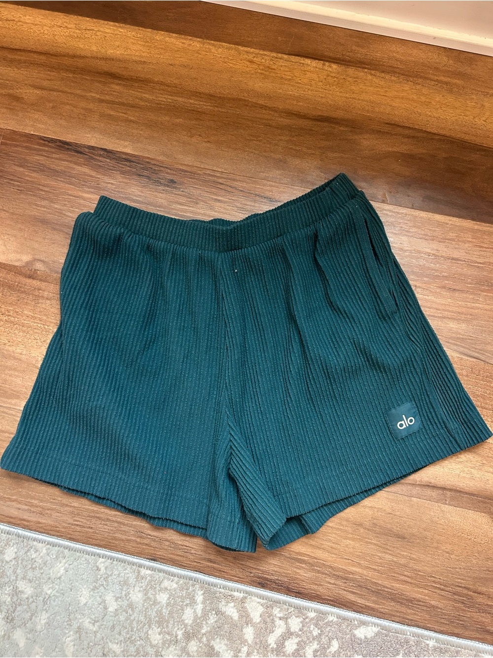 Alo Yoga Ribbed shorts